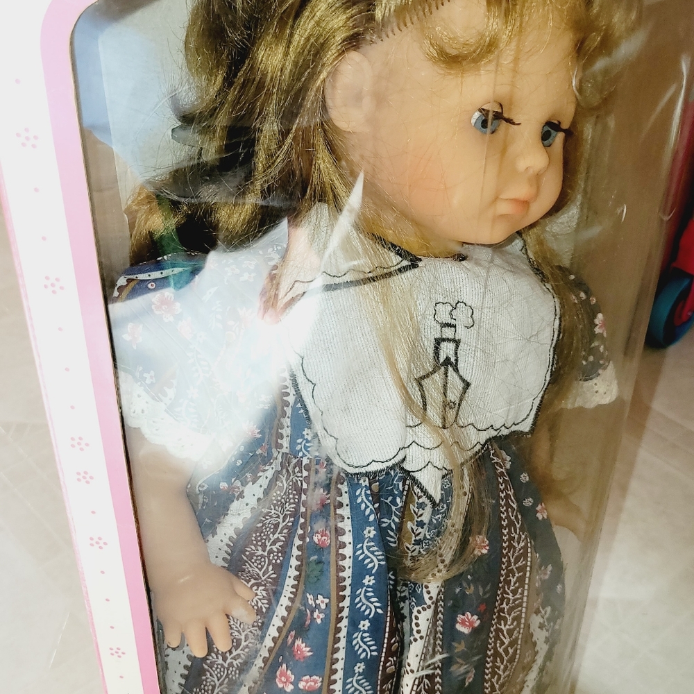 Never been open, Rare Vintage 20" Doll - Picture 10 of 10